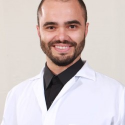 Dr. Adriano Souza - CRP 12/16867 - Graduação na UNIFEBE

Pós graduação em Psicologia Clínica.

Especializado em tratamento do Transtorno Afetivo Bipolar.

